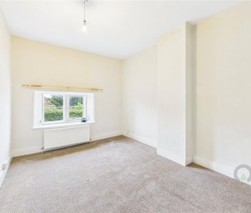 2 bedroom end of terrace house to rent - Photo 2