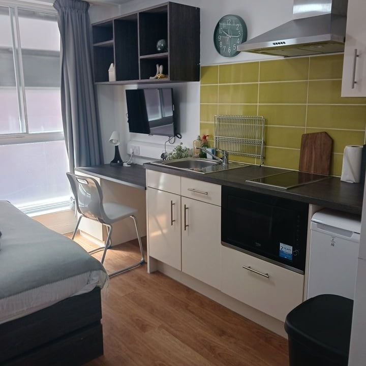 Studio Flat, Stanley Street, L1 - Photo 1