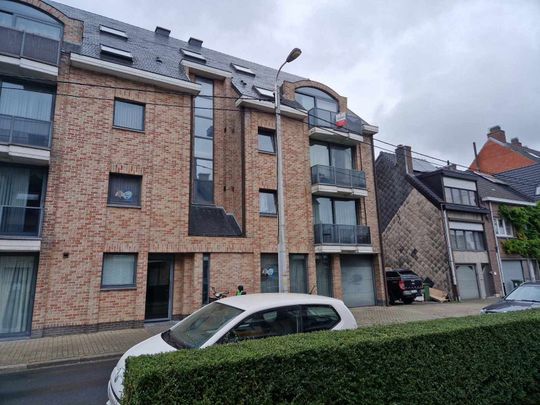 Appartement met 2 slaapkamers, terras en staanplaats - Photo 1