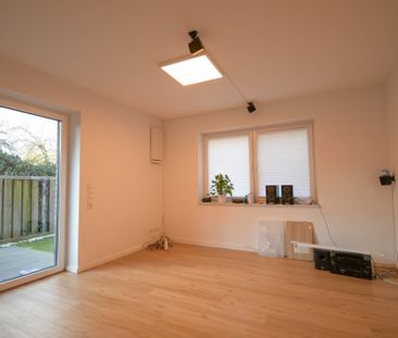 6555 - Modernes und helles Mikro-Appartement mit EBK und Terrasse! - Photo 1