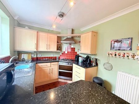 3 bedroom semi-detached house to rent - Photo 3