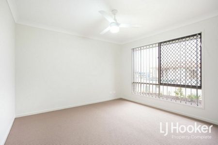 Modern 3 Bedroom Home Offering Family Lifestyle! - Photo 3