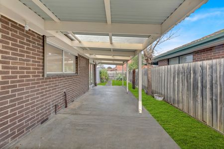 Spacious and Bright 3-Bedroom Home in Epping - Photo 3