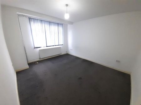 4 bedroom semi-detached house to rent - Photo 2