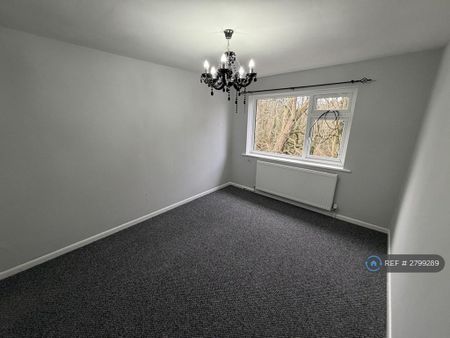 4 bedroom detached house to rent - Photo 4