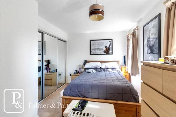 2 bedroom coach house to rent - Photo 1