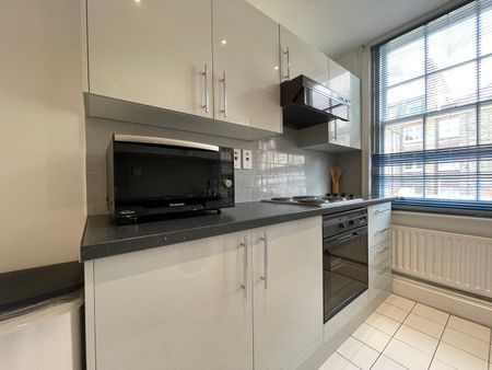 Large One Bed, One Bath & Cloak Room with Double Reception - Photo 5