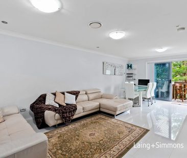 Modern four-bedroom home in convenient location - Photo 1