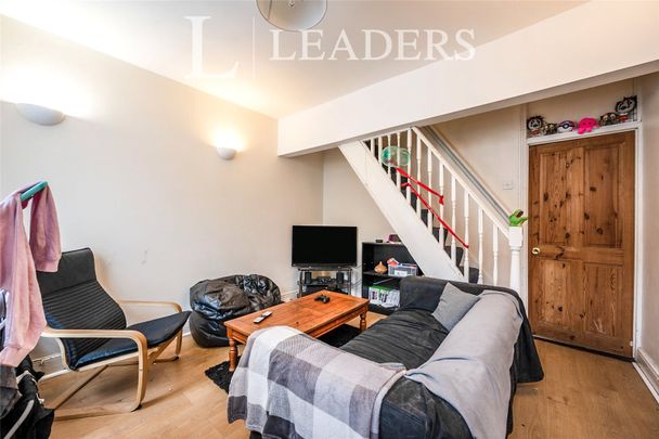 3 bedroom house to rent Londesborough Road, Southsea, PO4 - Photo 1