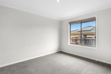 Spacious Family Living in a Quiet, Convenient Pocket - Photo 5