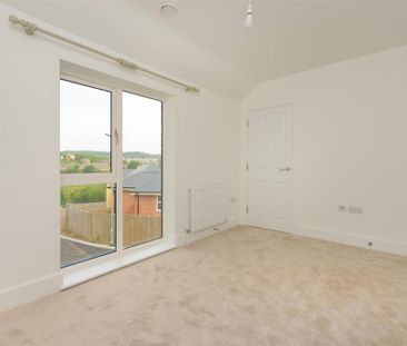 3 bedroom semi-detached house to rent - Photo 2