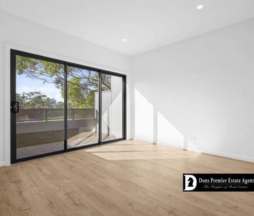 Stylish 3-Bedroom Townhouse in Prime South Morang Location! - Photo 3