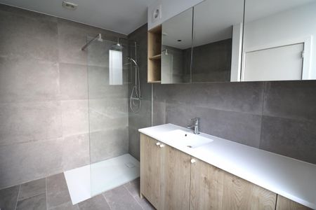 Volledig gerenoveerde woning met 2 slpk, tuin met terras voor 935 EUR/mnd - Photo 5