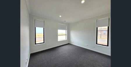 Family Home in Truganina - Photo 4