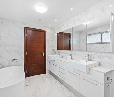 EXECUTIVE FURNISHED PENTHOUSE - Photo 1