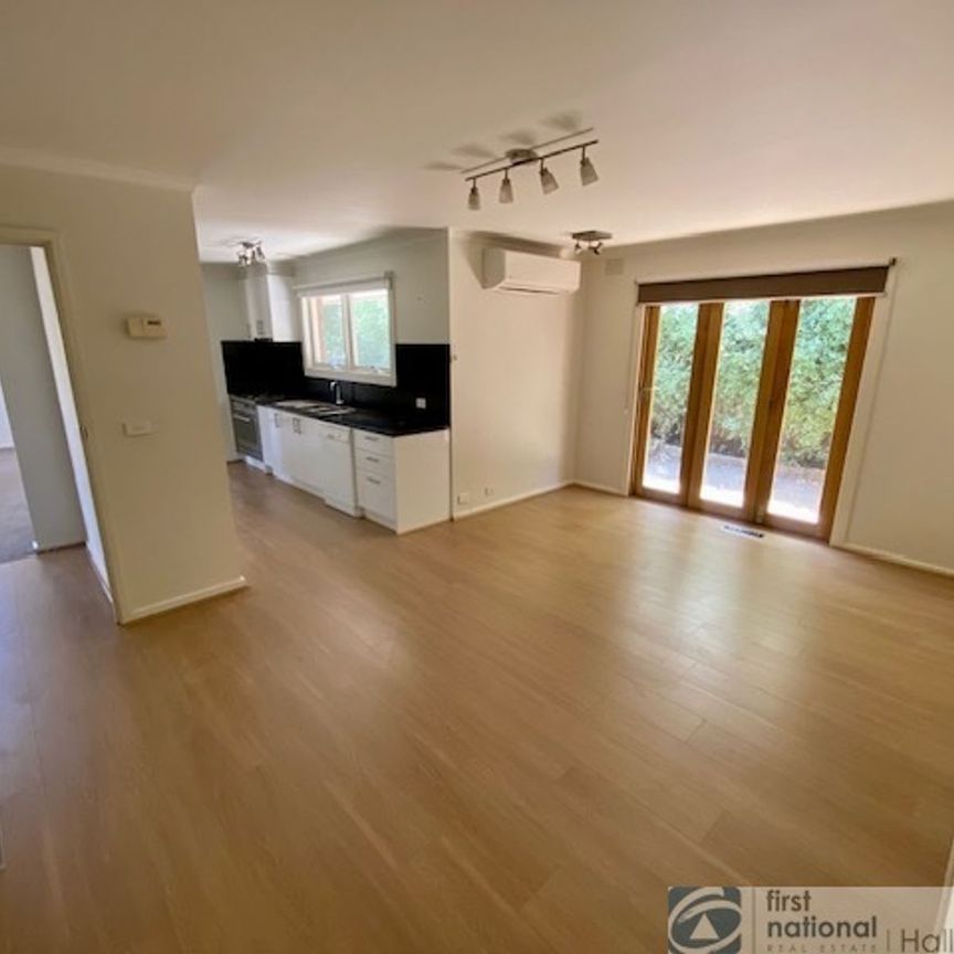 140 Hayrick Lane, Mooroolbark - Photo 1