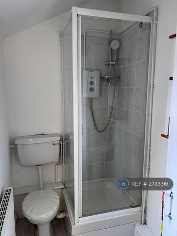 2 bedroom end of terrace house to rent - Photo 5