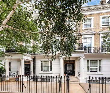 A studio room with its own kitchenette and shower room in South Ken... - Photo 3