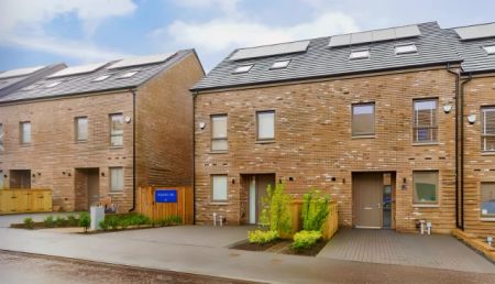 3Bedrooms, 4Bathrooms - Photo 3