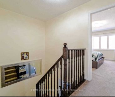 Townhouse For Lease | X8147430 - Photo 2