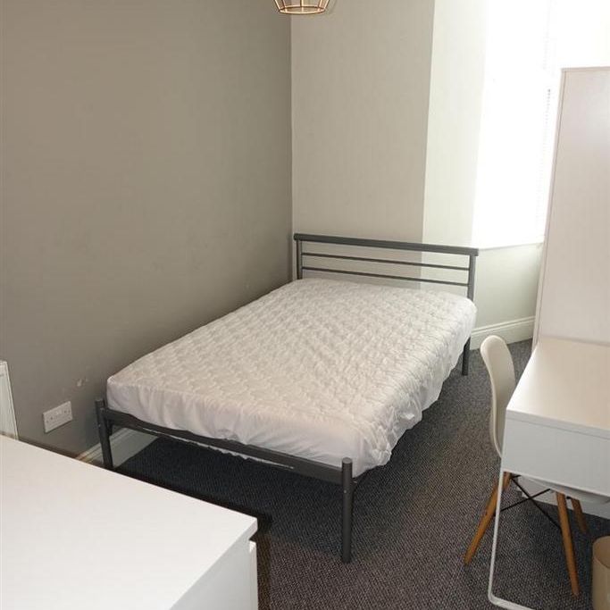 5 bedroom private hall to rent - Photo 1