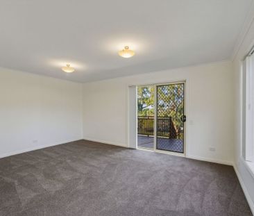 Spacious 3-Bed Family Home With Large Garage - Photo 1