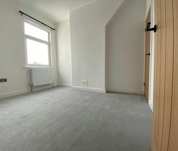 Terraced House to rent on - Photo 4