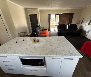 Charming 3BR Home with Modern Touches - Photo 3