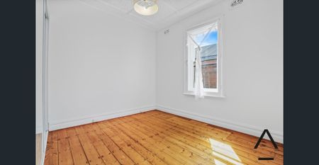 Charming Two-Bedroom Residence in the Heart of St Peters - Photo 2