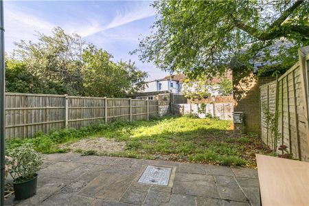 Egham Hill, Egham, Surrey, TW20 0BG - Photo 2