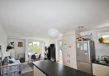 1 bedroom in a flat share to rent - Photo 5