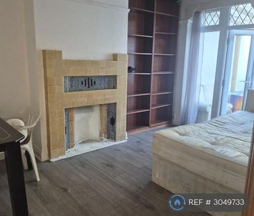 1 bedroom in a house share to rent - Photo 5