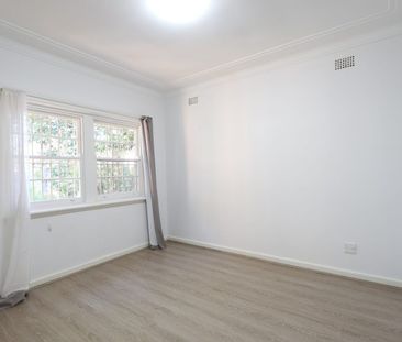 Space, comfort, and location - Photo 4