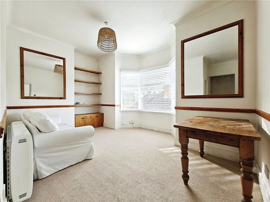 Baillie Road, Guildford, Surrey, GU1 3LN - Photo 1