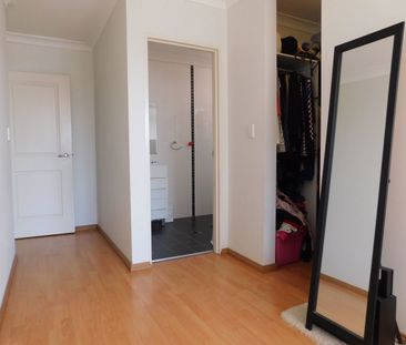 Bright Spacious Four (4) Bedrooms Duplex - Peakhurst - Photo 2