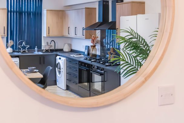 Room in a Shared House, Binns Road, L13 - Photo 1