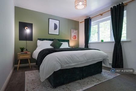 5 bedroom semi-detached house to rent - Photo 5