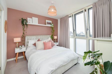 Telegraph Avenue, London, SE10 - Photo 3