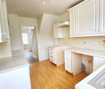 A well proportioned family home providing open plan living - Photo 5