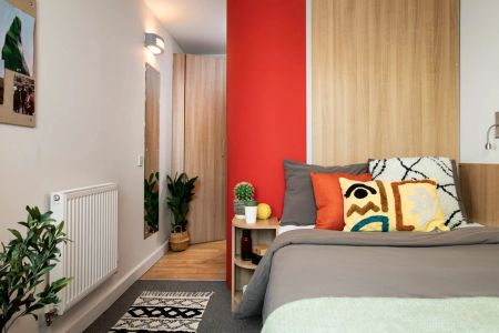 Extra Large High Double Ensuite - Photo 2