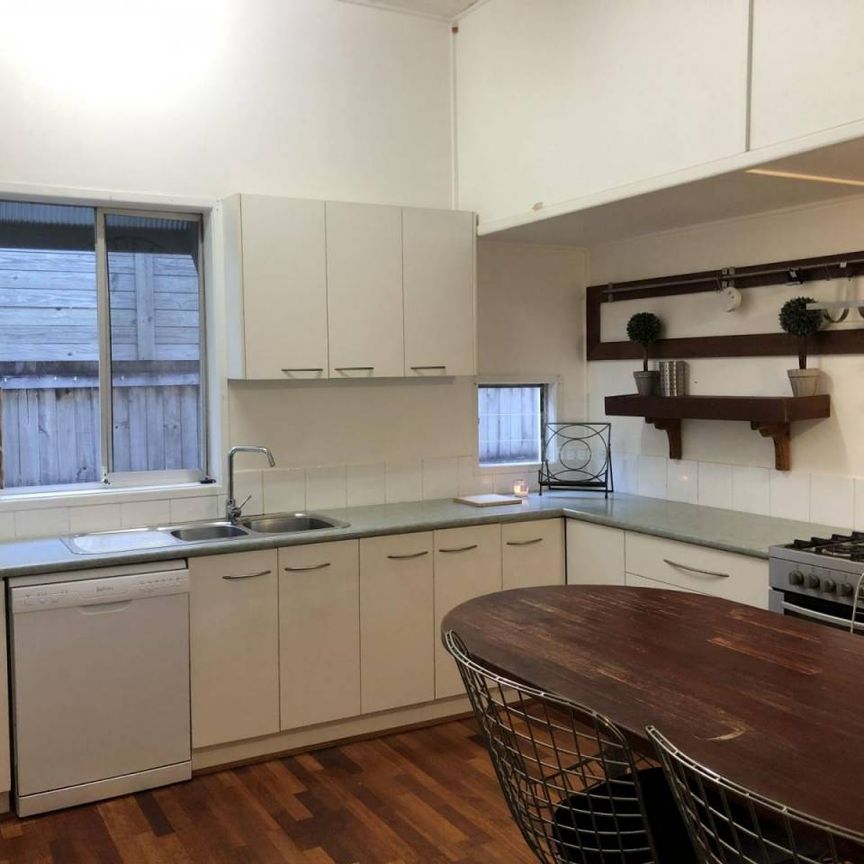 Large residence, close to all amenities - Photo 1