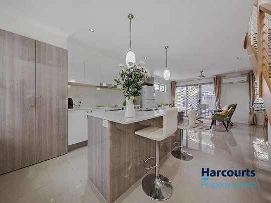 Gorgeous Three Bedroom Townhouse in Prime Location - Photo 1