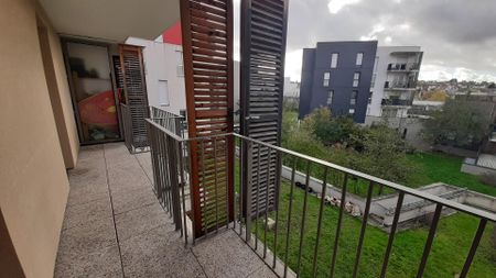 location Appartement T4 DE 85.1m² À RIS ORANGIS - Photo 2