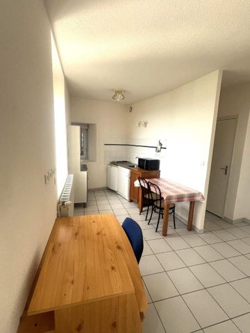 Location Appartement 23m² ST ETIENNE 42000 - Photo 4