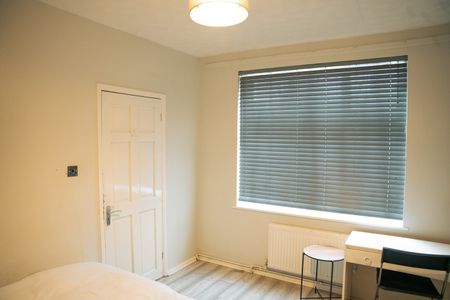 Room in a Shared House, Datchet Road, SE6 - Photo 5