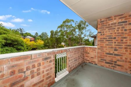 Spacious Top Floor Apartment - Photo 5