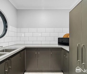 BYFORD - 4x2 - ELEGANT FAMILY HOME IN THE SCARP ESTATE - READY TO I... - Photo 5