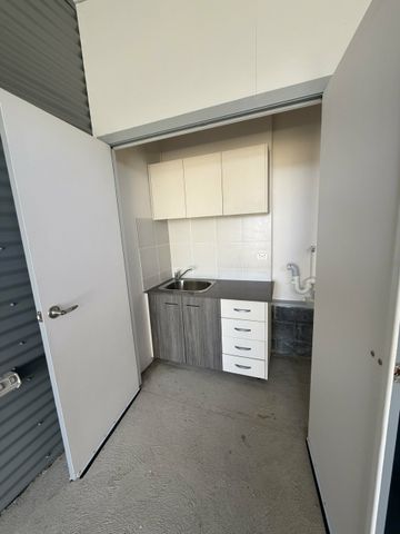 Private One-Bedroom Studio - Photo 4