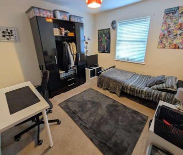 Knaphill, Surrey, GU21 - Photo 6