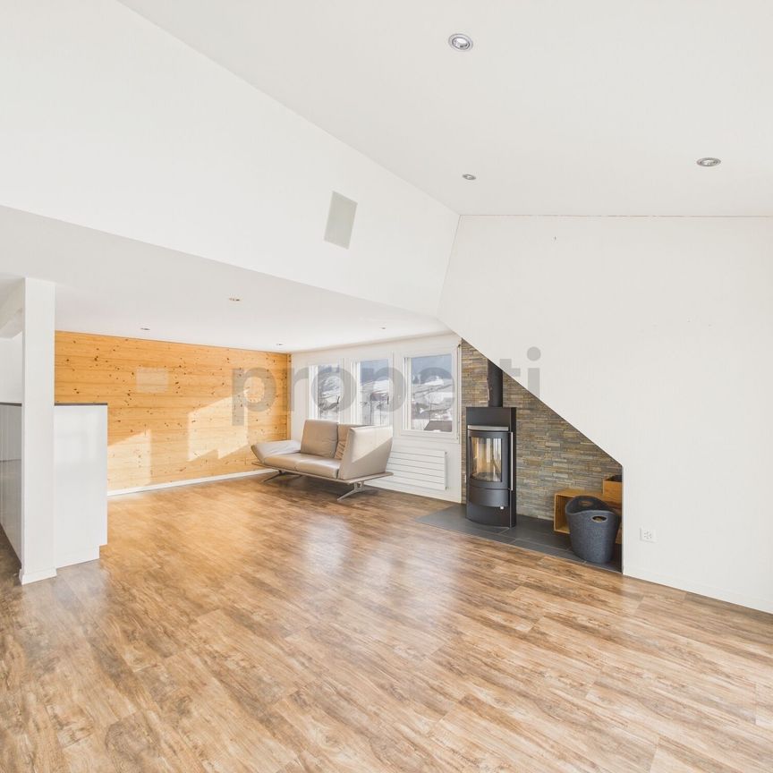 Charming 3.5-room apartment with balcony in Urnäsch - Photo 1